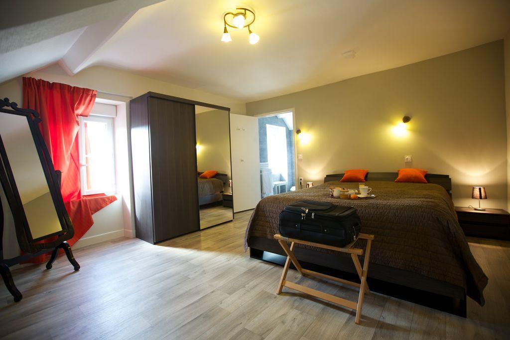 Logis Hotel Le Petit Breuil La Courtine Ngoại thất bức ảnh